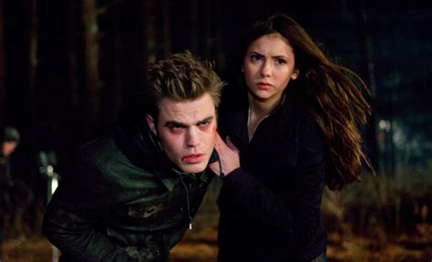  The Vampire Diaries: Gizemli Bir Şehrin Karanlık Sırlarıyla Dolu Vampir Draması!